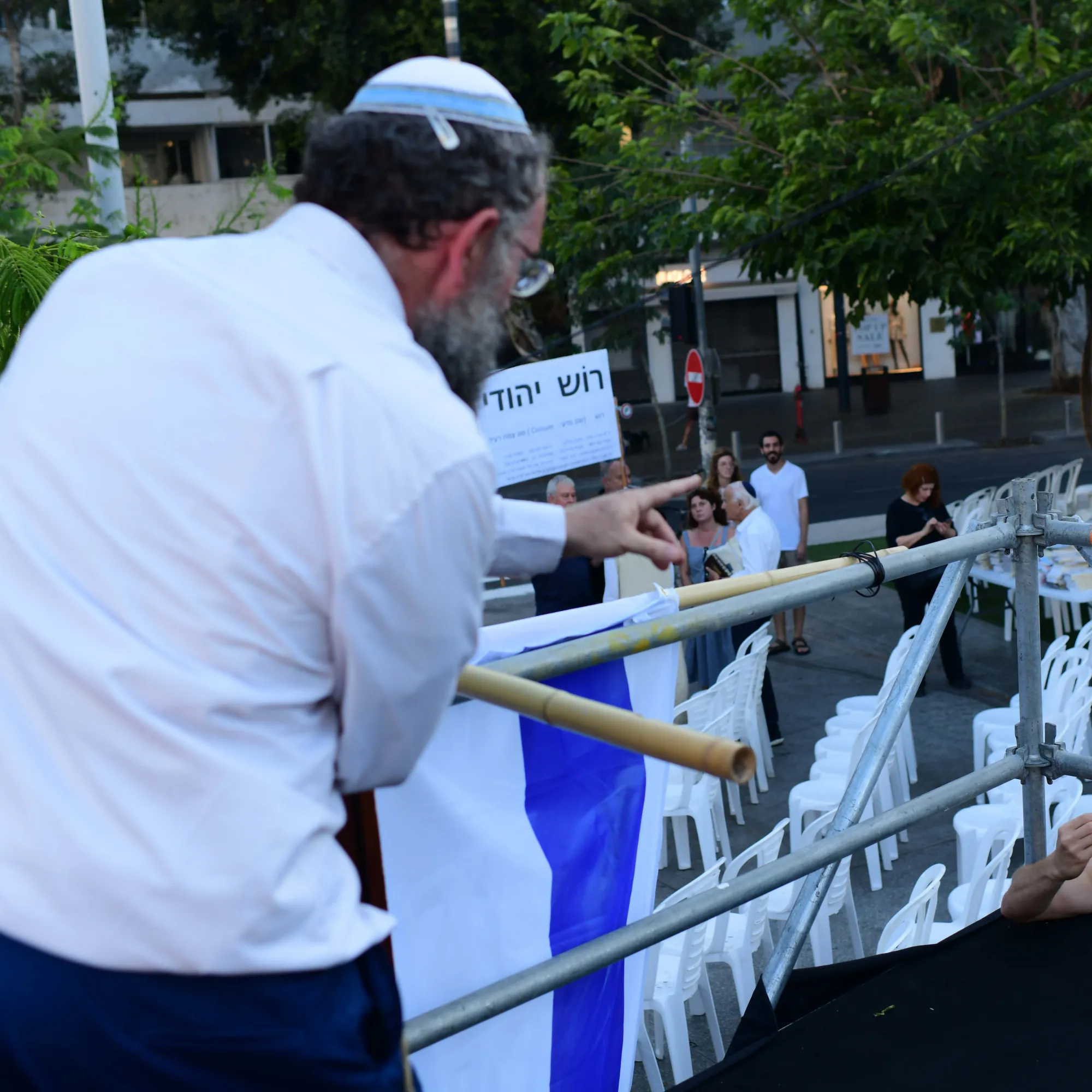 תפילת ראש יהודי ביום כיפור בתל אביב