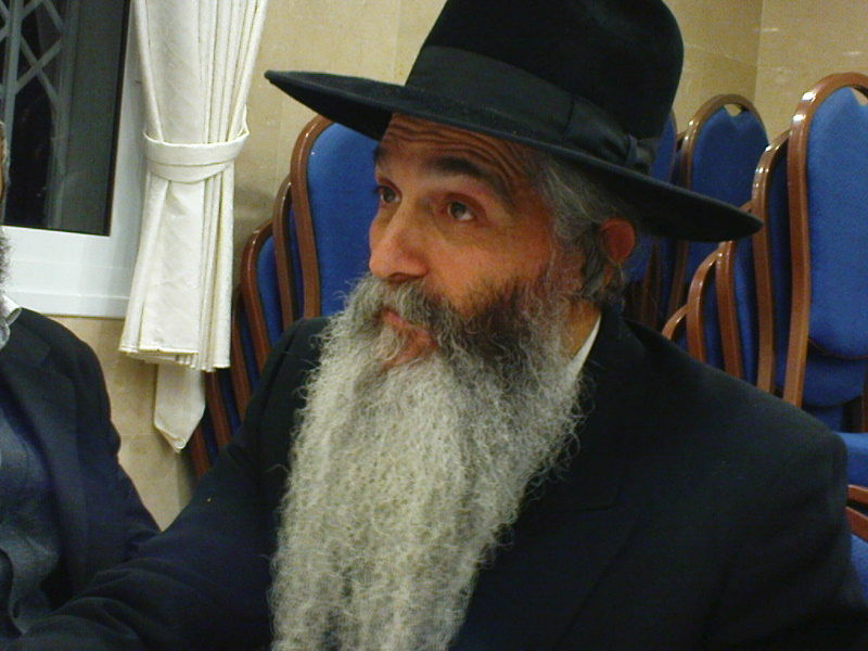 מזעזע: אדם ניסה לתקוף את האדמו"ר רבי דוד אבוחצירא דוד אבוחצירא