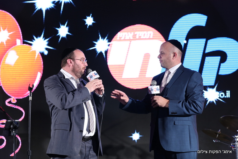 כך חמק הזמר אלי פרידמן מלנקות את בית שמש • האזינו קול חי טוקר פרידמן