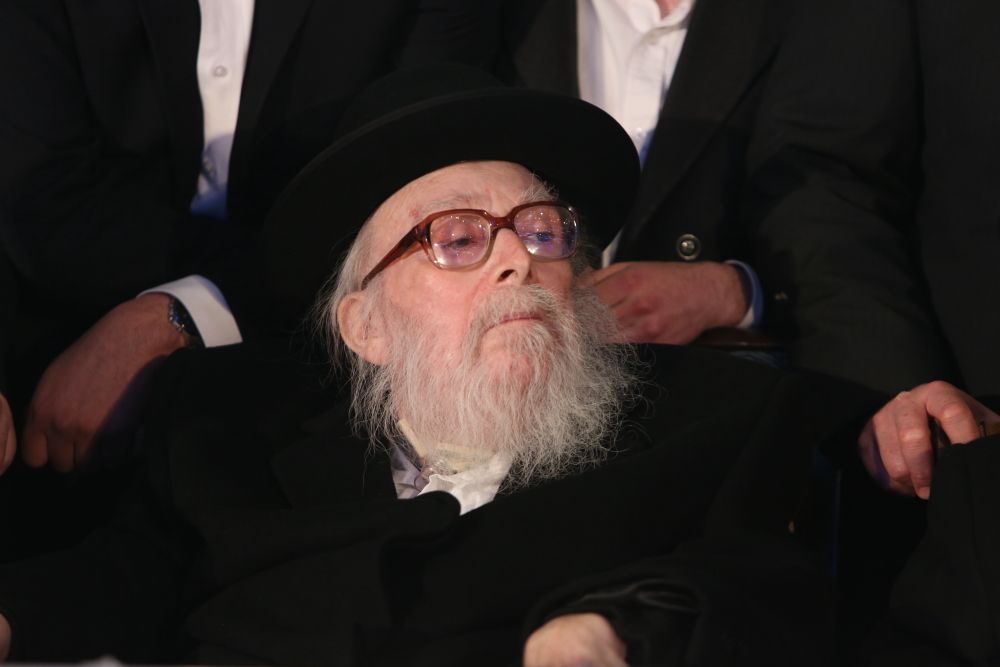 סכנה לחייו: מרן שר התורה הגיע לחדרו של מרן הגר"נ קרליץ מרן פוסק הדור הגר"נ קרליץ זצוק"ל