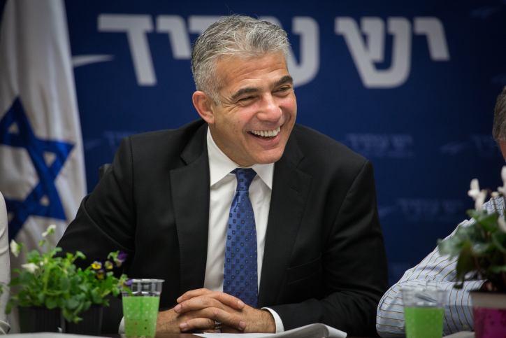 מסכמים שנה: יאיר לפיד יכול לחכך ידיו בהנאה? האזינו יאיר לפיד