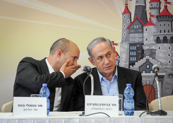 בנט: "ראש הממשלה, העבר איזה חוק מסתננים שתבחר" נתניהו ובנט
