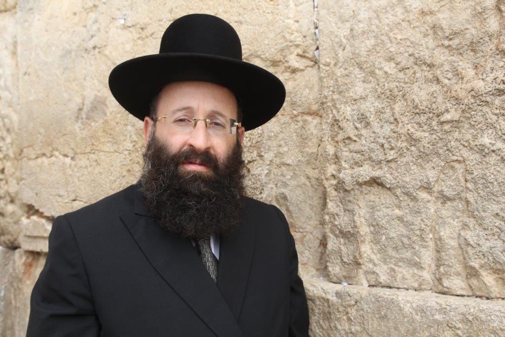 'נשות הפרובוקציה' הגניבו ספר תורה לעזרת הנשים בכותל הרב שמואל רבינוביץ