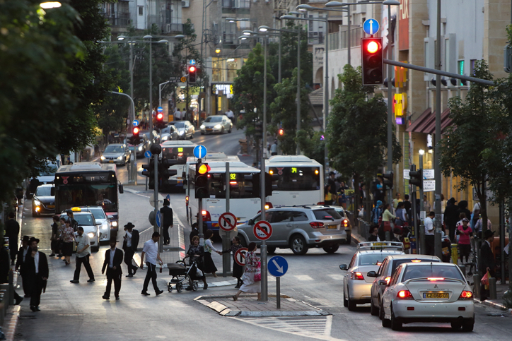 לא תאמינו: כמה אוטובוסים נוסעים ביום בבני ברק? בני ברק, תחבורה, כביש, רכבים, מכוניות