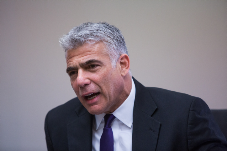 קריקטורות חריפות: כשלפיד חוטף מהתקשורת לפיד
