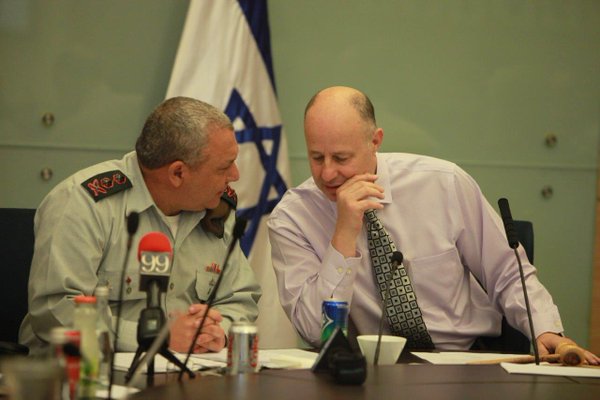 הנגבי מציע דיל לאיראנים בסוריה: "תוציאו את הטילים והמלטי"ם" צחי הנגבי וגדי אייזנקוט