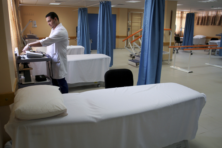 "כן, יש חיה כזו": בית חולים צבעוני בית חולים, רופא