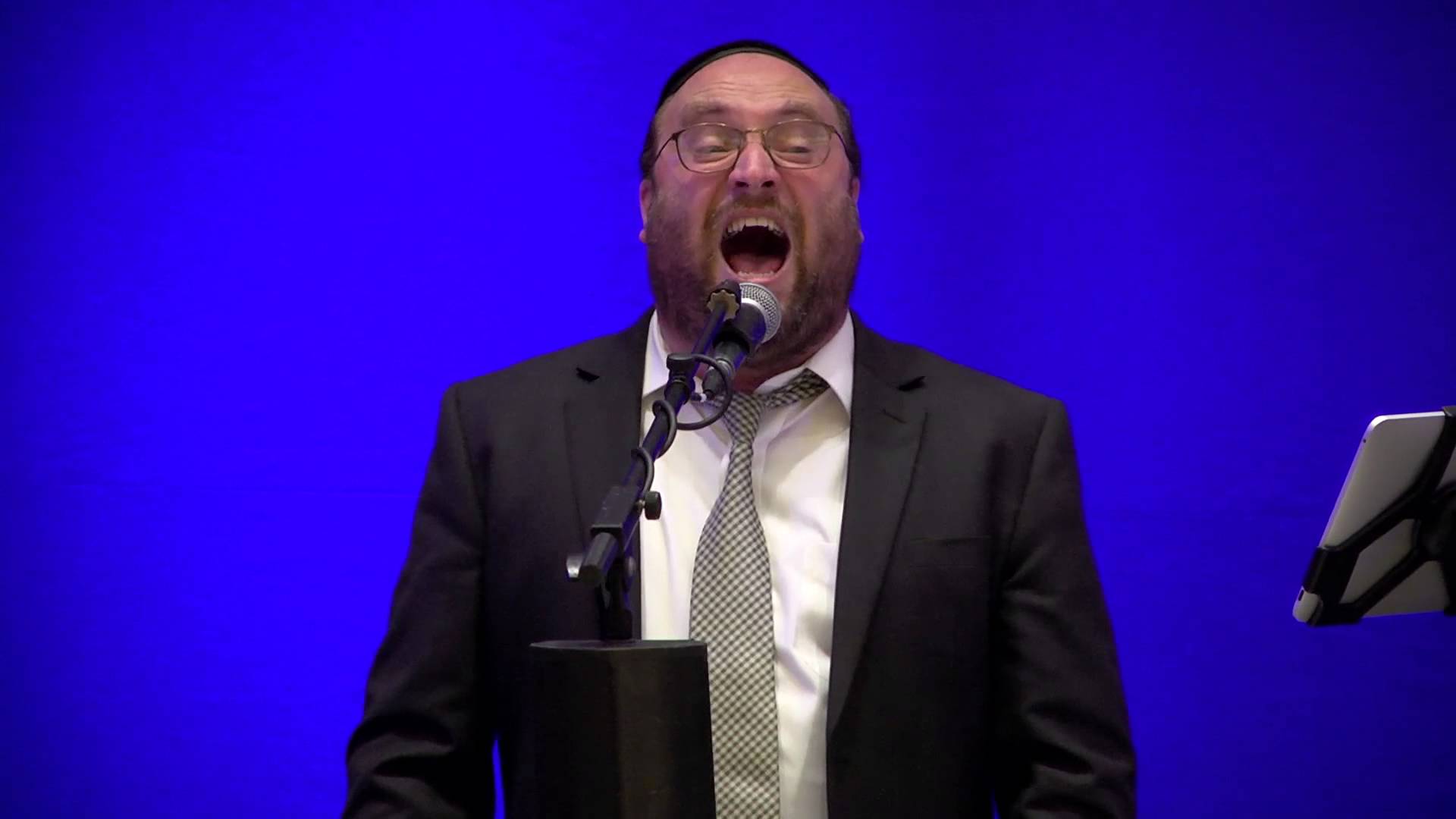 פנו דרך למרכבה • הראיון והלהיט החדש של אלי פרידמן אלי פרידמן