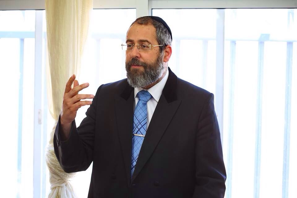 הרה"ר הגר"ד לאו שוחח עם משפחות התלמידים הרב לאו דוד