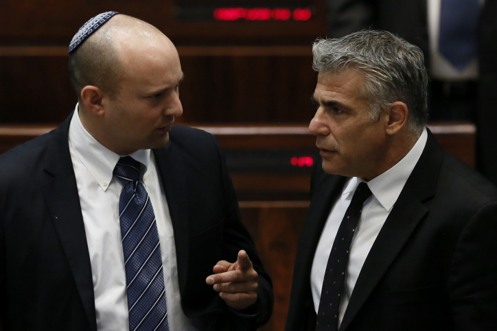 לפיד: "נתניהו משתמש בביטחון בשביל לפתור בעיות פוליטיות" בנט ולפיד