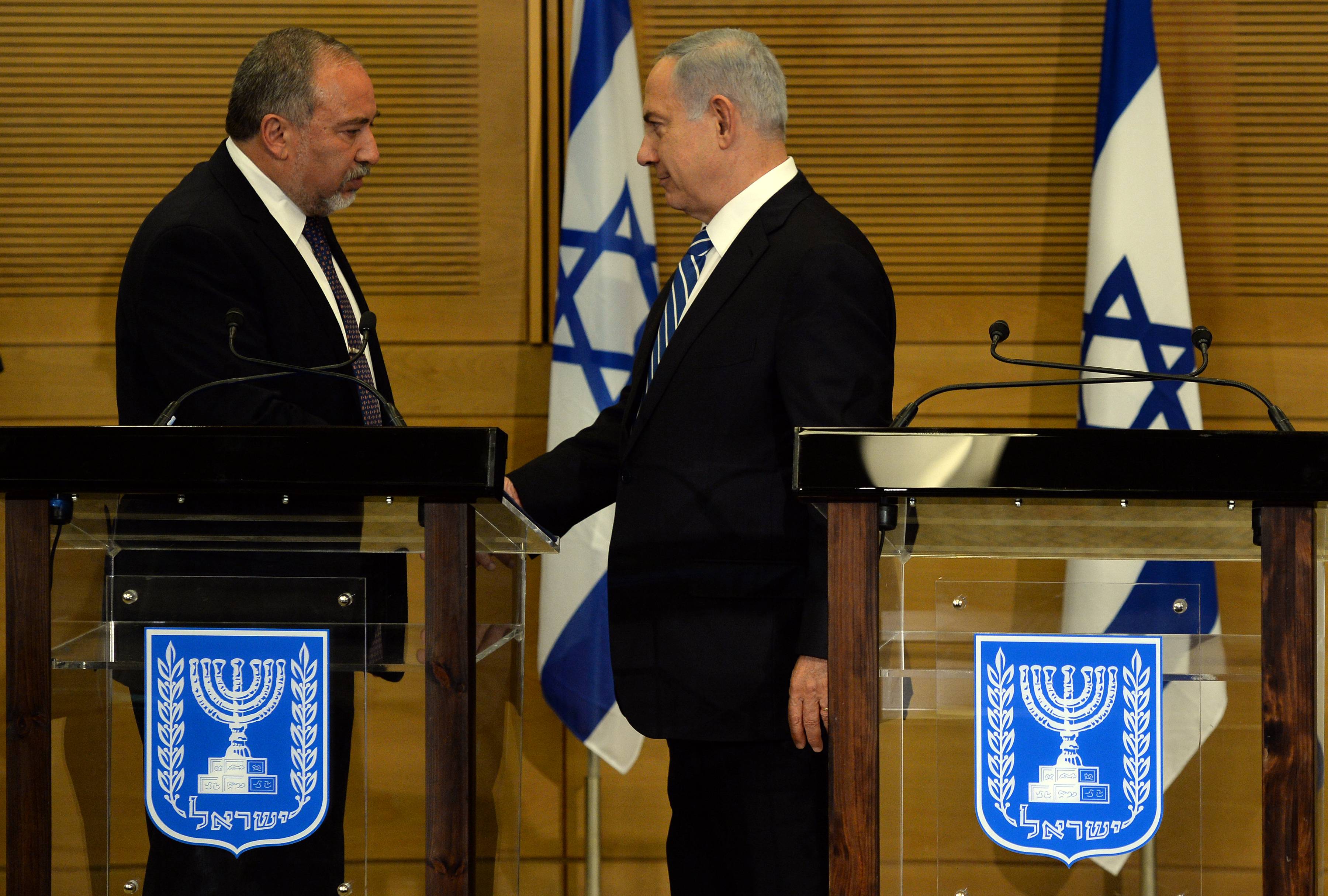 חוק המצלמות • נתניהו: "קורא לליברמן להתעשת" נתניהו וליברמן