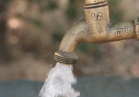 תושבי נהריה? אפשר לחזור לשתות מים מהברז ברז מים • אילוסטרציה