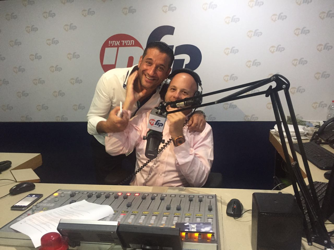 חיים ישראל במוצ"ש חי עם מנחם טוקר מדבר על הכול מנחם טוקר וחיים ישראל