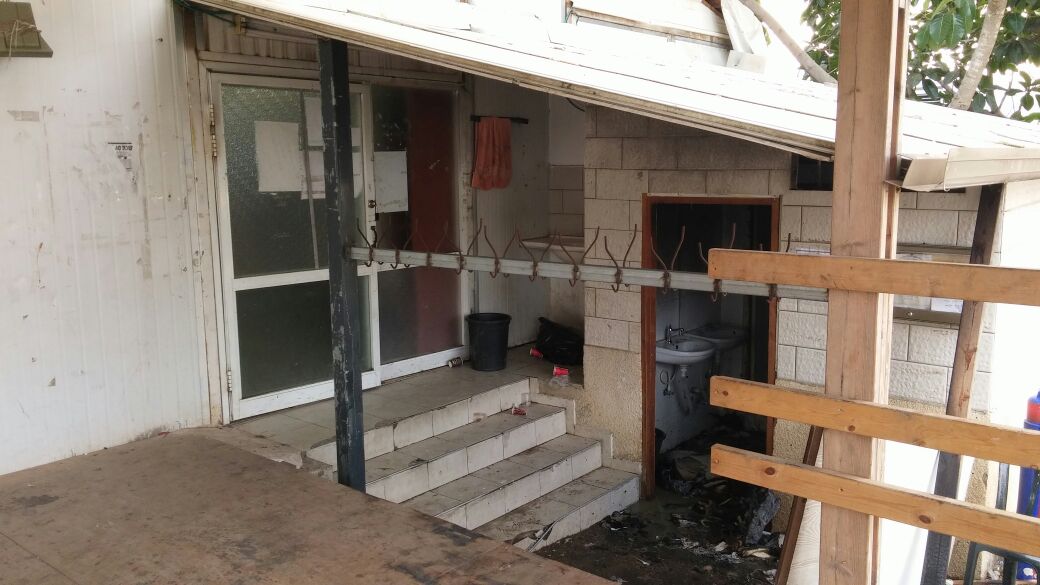 זעזוע בעיר התורה • אלמונים הציתו בית כנסת בשיכון ג' תמונה 4