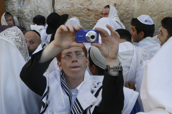 הסיפור המרתק שמאחורי התמונה • האזינו מצלמה צילום