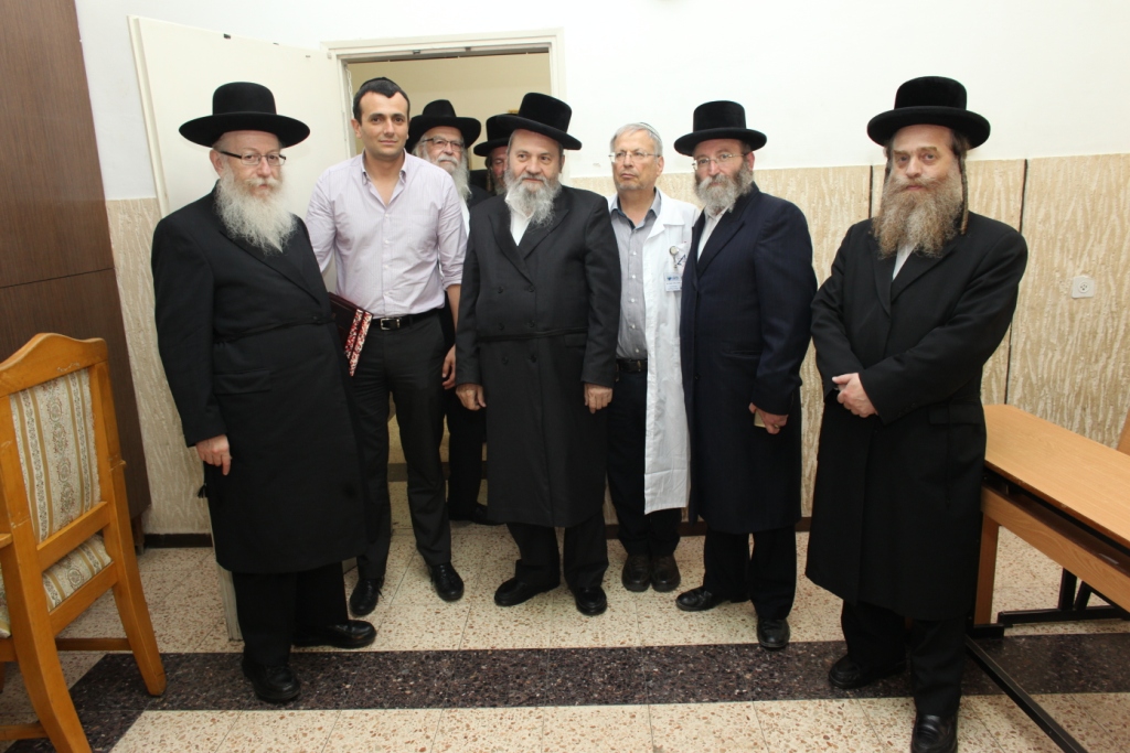 ליצמן ובכירי משרדו "כבשו" את ממלכת צאנז בנתניה בסיור (4)