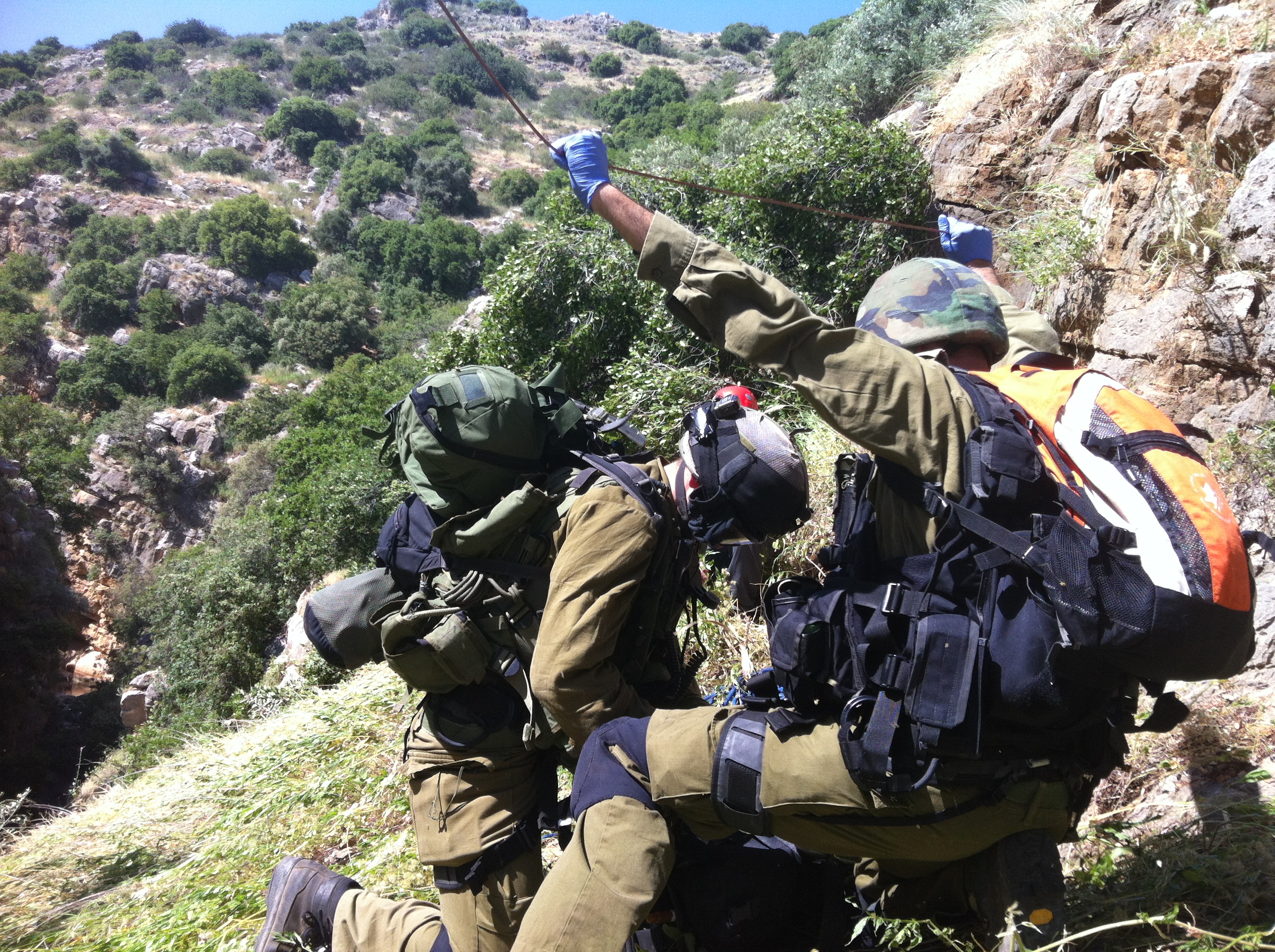 טיול מסוכן: 5 נערות הובהלו לבי"ח 'זיו' כשהם סובלות מהתייבשות יחידת חילוץ בנחל עמוד. אילוסטרציה