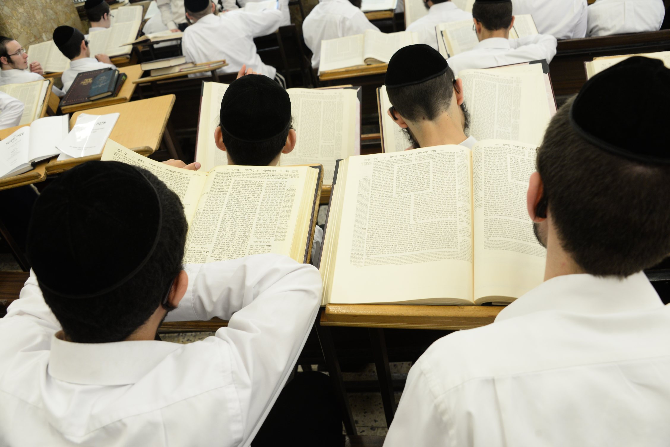 "התחלתי ללמוד על אף שלא הבנתי והנס התרחש בתוך שבועיים" בחורי ישיבה • אילוסטרציה