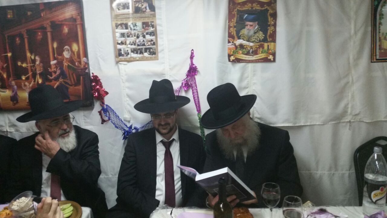 מאות רבות של אנשים הגיעו לסוכתו של הרה"ר הגר"ד לאו אשדוד