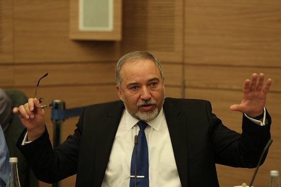 ח"כ ליברמן על החרדים: "סחטנות; יותר מדי אברכים" אביגדור ליברמן