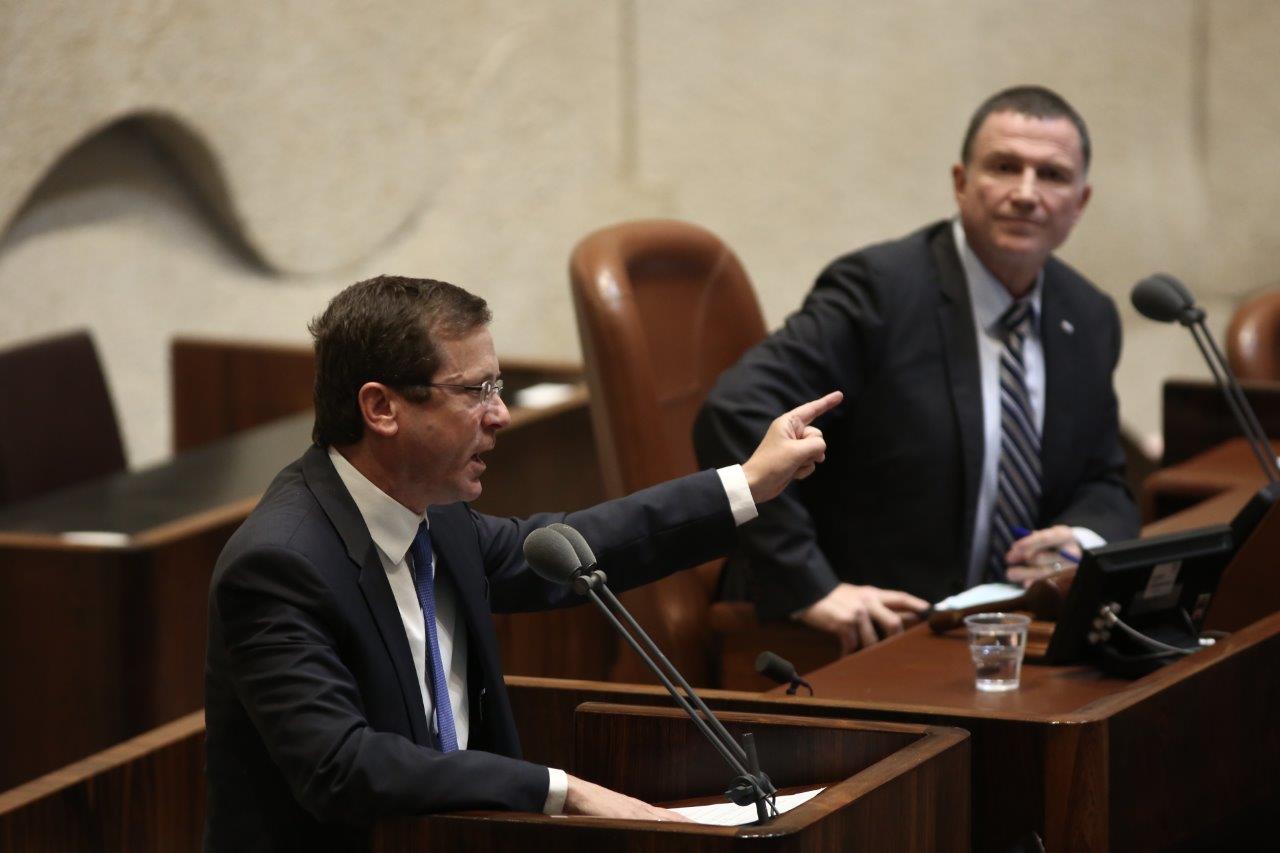 בוז'י הרצוג: "התפללתי עם אדלשטיין; ברכנו אחד את השני בעליה לתורה" הרצוג ואדלשטיין