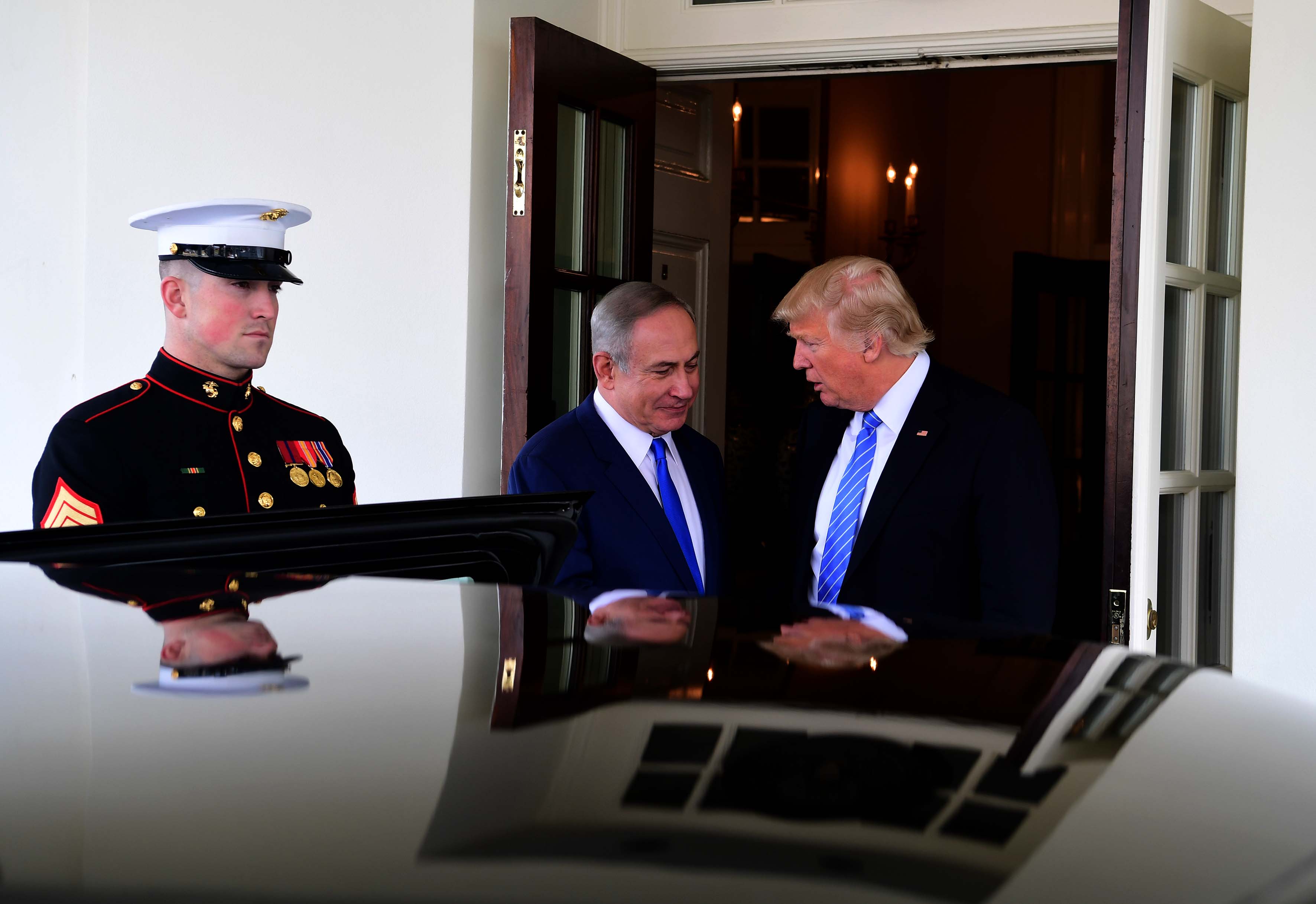 האם טראמפ הורה להמתין עם הקמת הישוב החדש לתושבי עמונה? ראש הממשלה, בנימין נתניהו ונשיא ארה"ב, דונאלד טראמפ