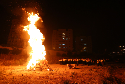מכבי מחוז צפון נערכת לרבבות העולים בל"ג בעומר למירון מדורה לג בעומר חושך אור