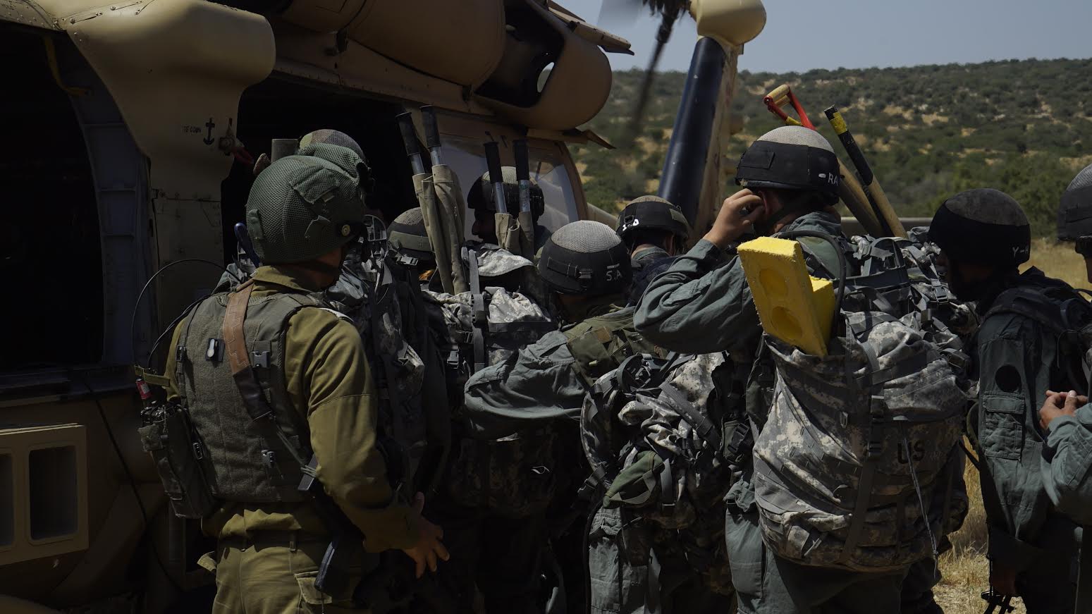 תיעוד: פיקוד העורף בתרגיל המוכנות לרעידת אדמה בכרמיאל החיילים בתרגיל