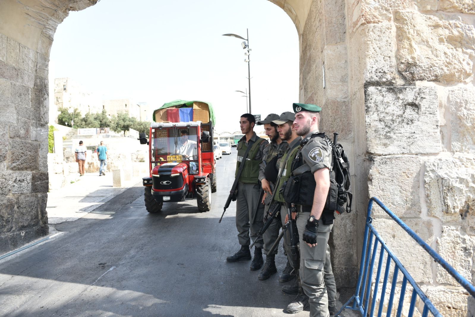 דרישה מימין: הסירו את המגנומטרים בשער המוגרבים לוחמי מג"ב בעיר העתיקה
