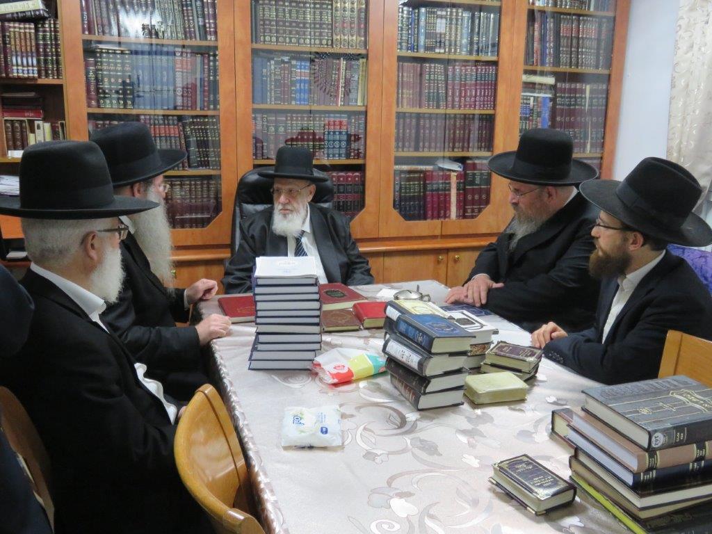 רבני המכון המדעי טכנולוגי נכנסו לבית נשיא מועצת חכמי התורה רבני המכון במעון קודשו של מרן חכם שלום כהן שליט"א