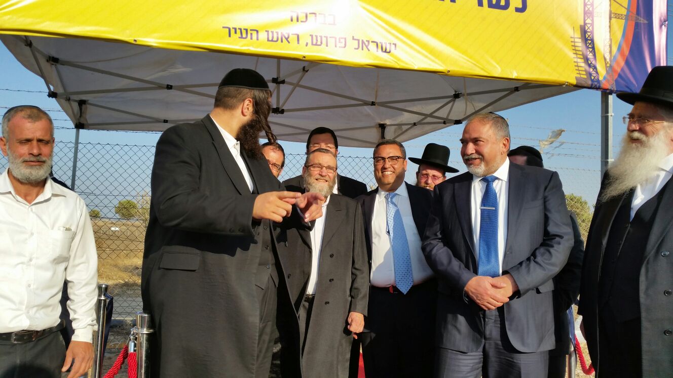 נתניהו פותח מלחמה חזיתית: "ליברמן רץ לכל הרבנים ופתאום הוא נגדם" ליברמן, גפני, פרוש ובכירים נוספים