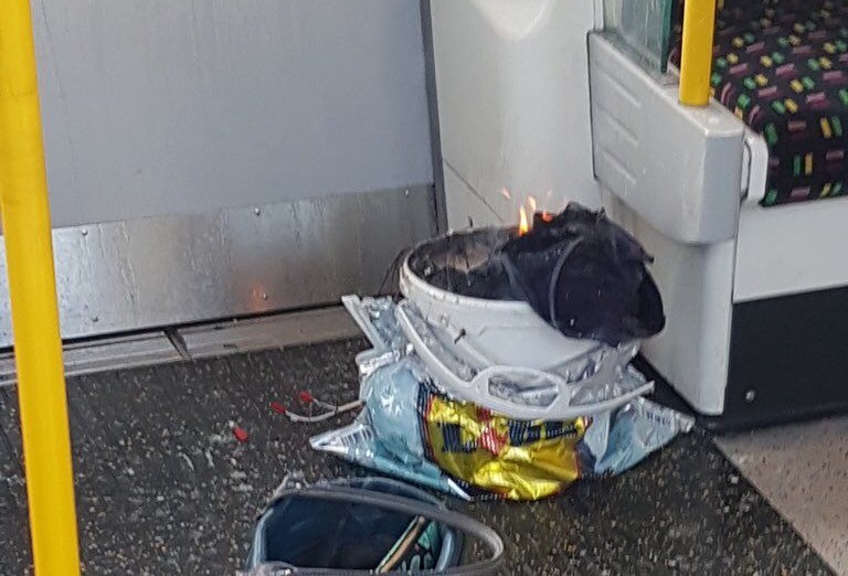 פיגוע טרור בלונדון: הקרון עלה באש תיק שעלה בלהבות