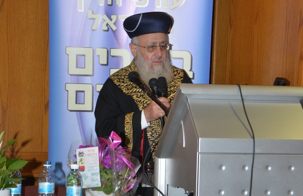 מה כתב מרן הראשון לציון בכריכת הספר ששלח למרן הגר"ח קנייבסקי? מרן הראשל"צ הגר"י יוסף