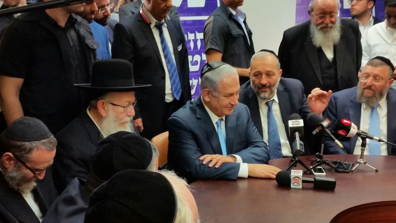 לא לוקח סיכונים: נתניהו נפגש עם ראשי הסיעות החרדיות דרעי נתניהו ליצמן