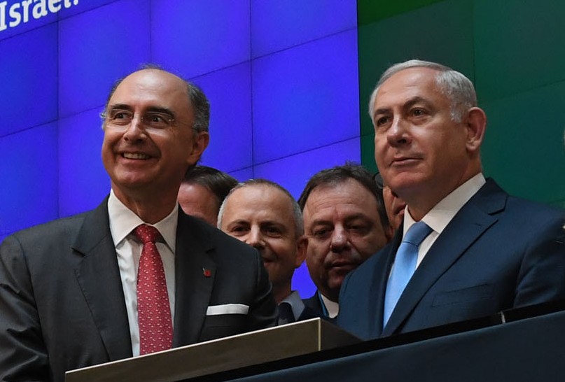 נתניהו פתח את המסחר בבורסה בלונדון ביבי בפתיחת המסחר בלונדון