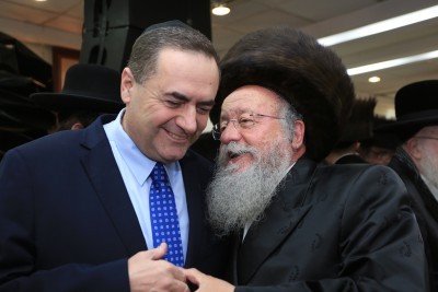 מוזס על חוק אי עבודה בשבת: "בג"ץ לא יעביר את החוק בקריאה רביעית" ח"כ מנחם אליעזר מוזס ושר התחבורה, ישראל כץ
