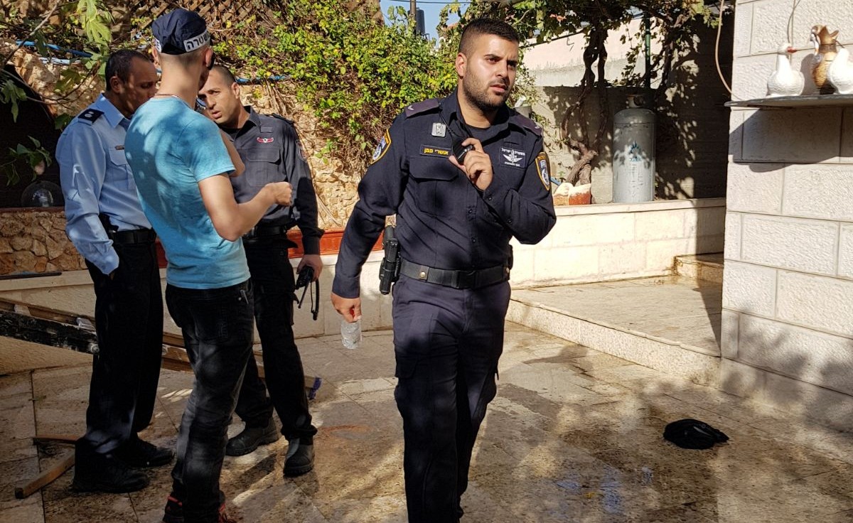 השוטר לא ויתר וחילץ את הילדים מהשריפה בזה אחר זה השוטרים בזירה