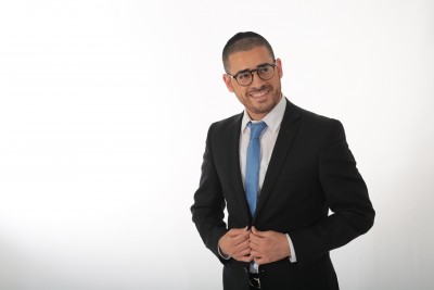 יונתן סבה בסינגל ביכורים מרגש: "מקודשת" יונתן סבה