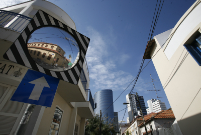 משפטי יומי: נהיגה שלא בכיוון החץ תמרור • אילוסטרציה