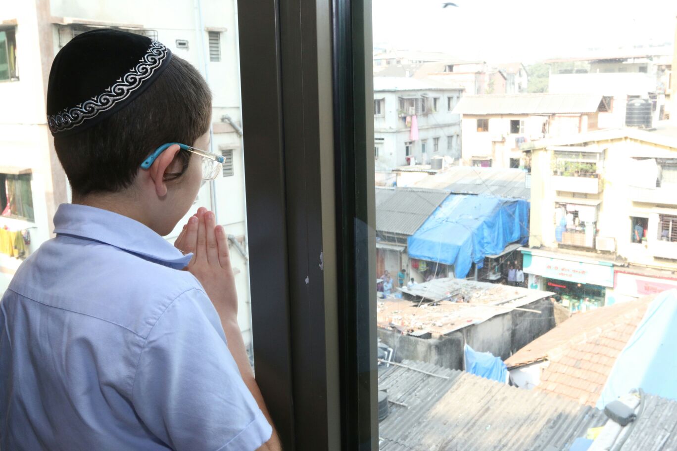 בעקבות משפחת הולצברג: גליס בתוכנית מיוחדת 'מהודו ועד ירושלים' • האזינו מוישי הולצברג