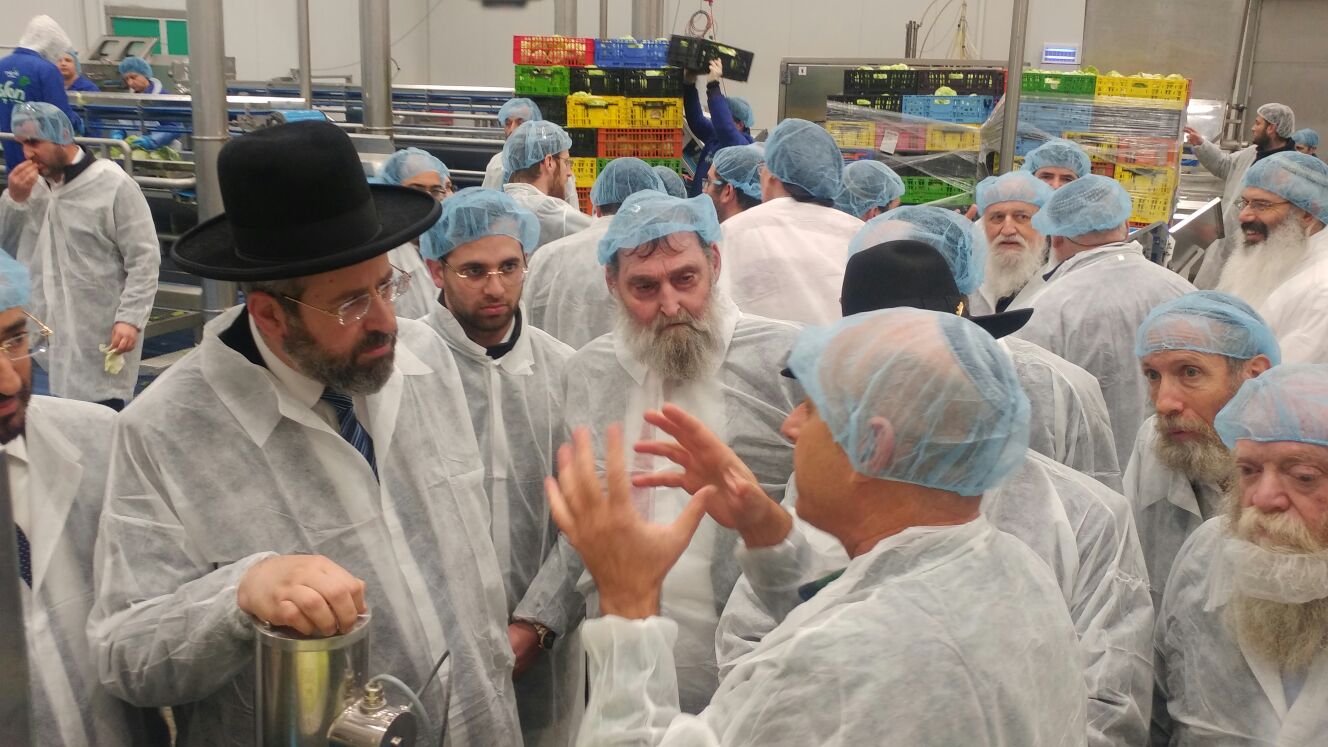 הרה"ר הגר"ד לאו בסיור בחסלט הרב לאו חסלט