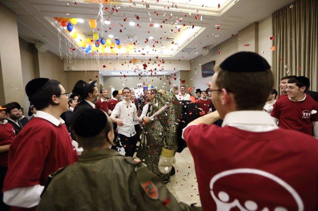 מרגש: מסיבת ראש חודש של אהל שרה וקול חי אם אתה משמח את שלי. מסיבת ראש חודש אדר עם הילדים המיוחדים צילום יעקב נחומי (23)