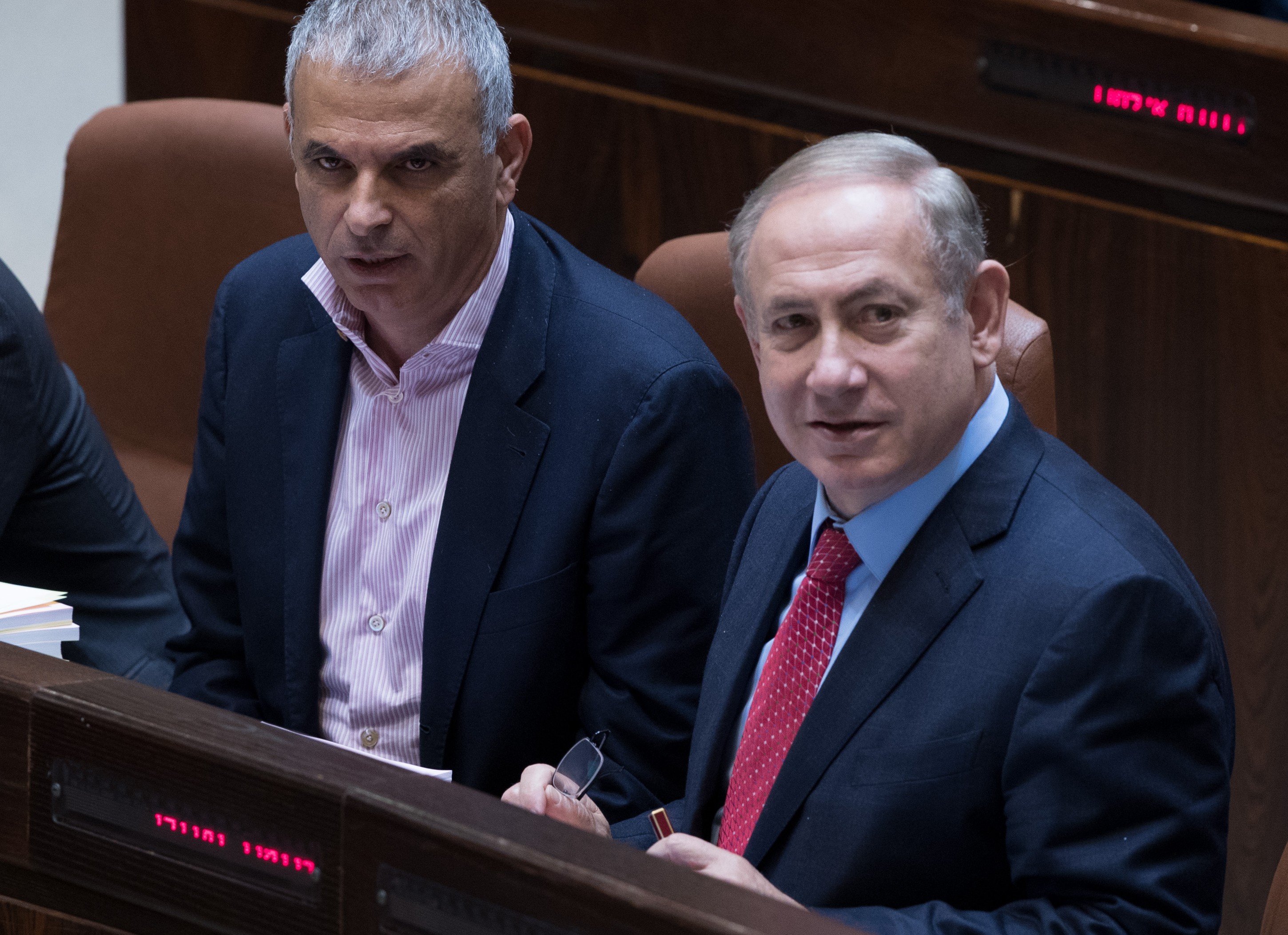 כחלון: "מחכה להוראת נתניהו לקזז שכר המחבלים" כחלון ונתניהו