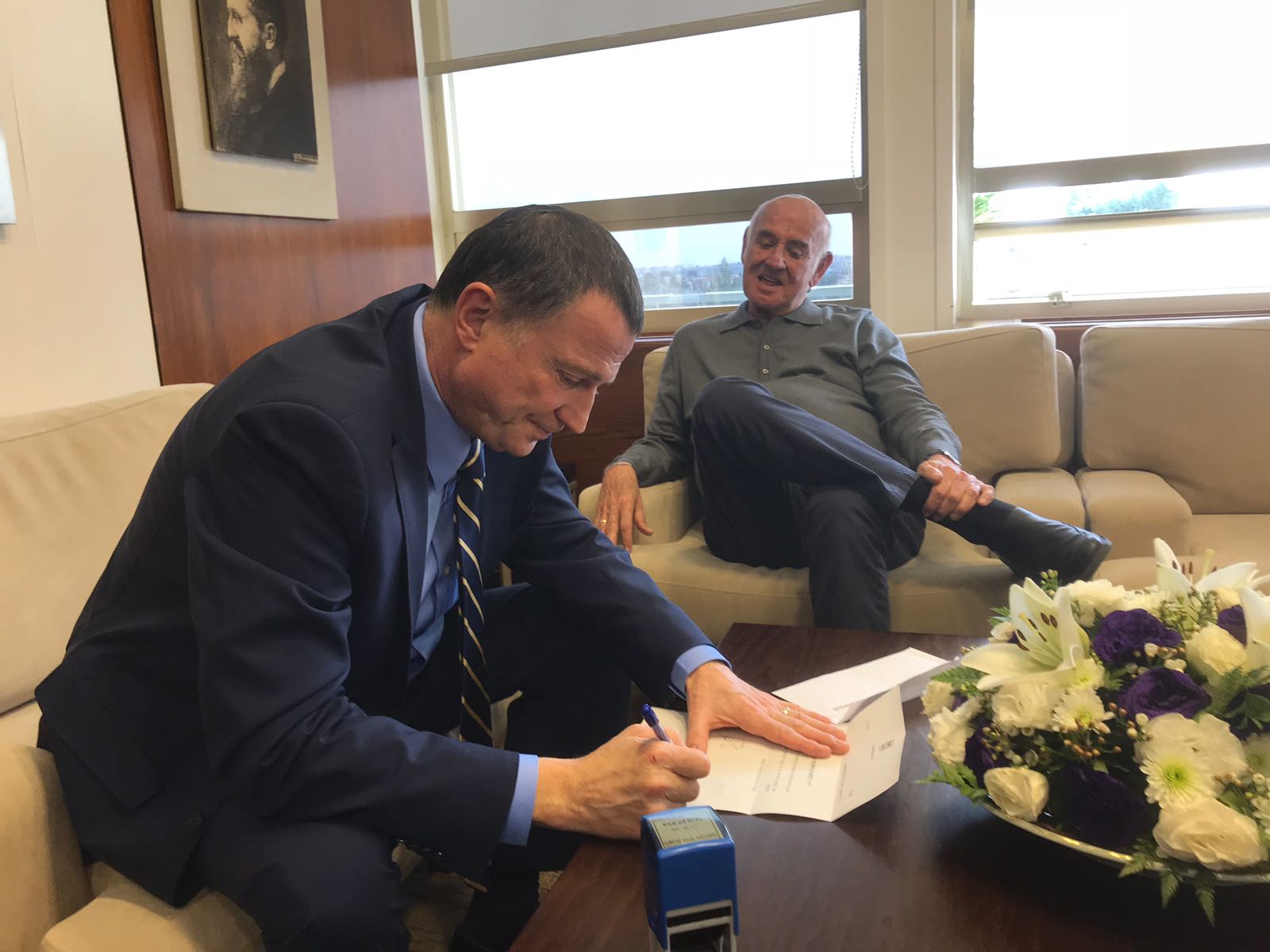 בעקבות "פרסומים מגמתיים": ח"כ פרי פורש מהכנסת פרי ואדלשטיין