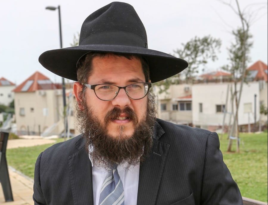 האזינו: "הדברים הפשוטים לפעמים הם המהותיים ביותר" המחבר