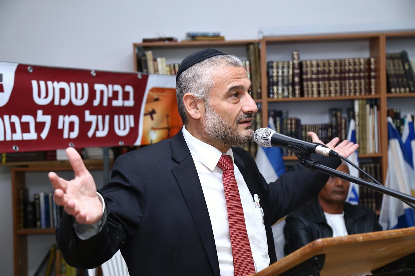 ראש העיר חיבר ספר תורני חדש "תורת משה" אבוטבול