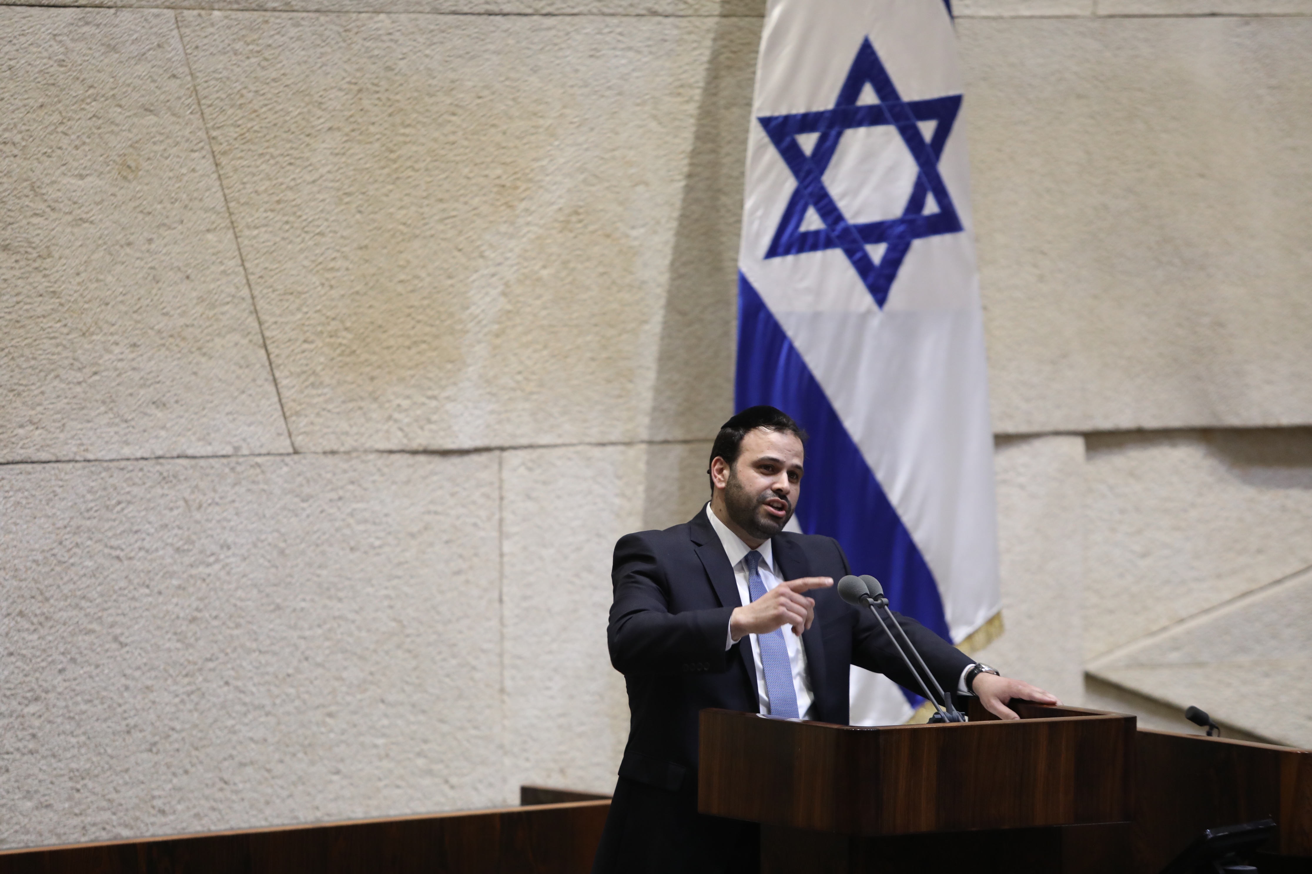 ח"כ אזולאי לראש אכ"א אלמוז: "אפשר גידול זקן בספירת העומר" ח"כ ינון אזולאי