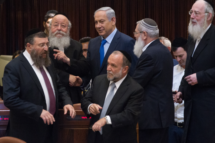 הפרשן החרדי טוען בתוקף: "אברכים מתכוונים להצביע לנתניהו" נתניהו ונציגי המפלגות החרדיות בכנסת