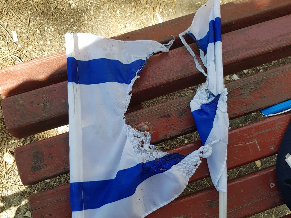 שרפו דגל ישראל ונעצרו דגל שרוף
