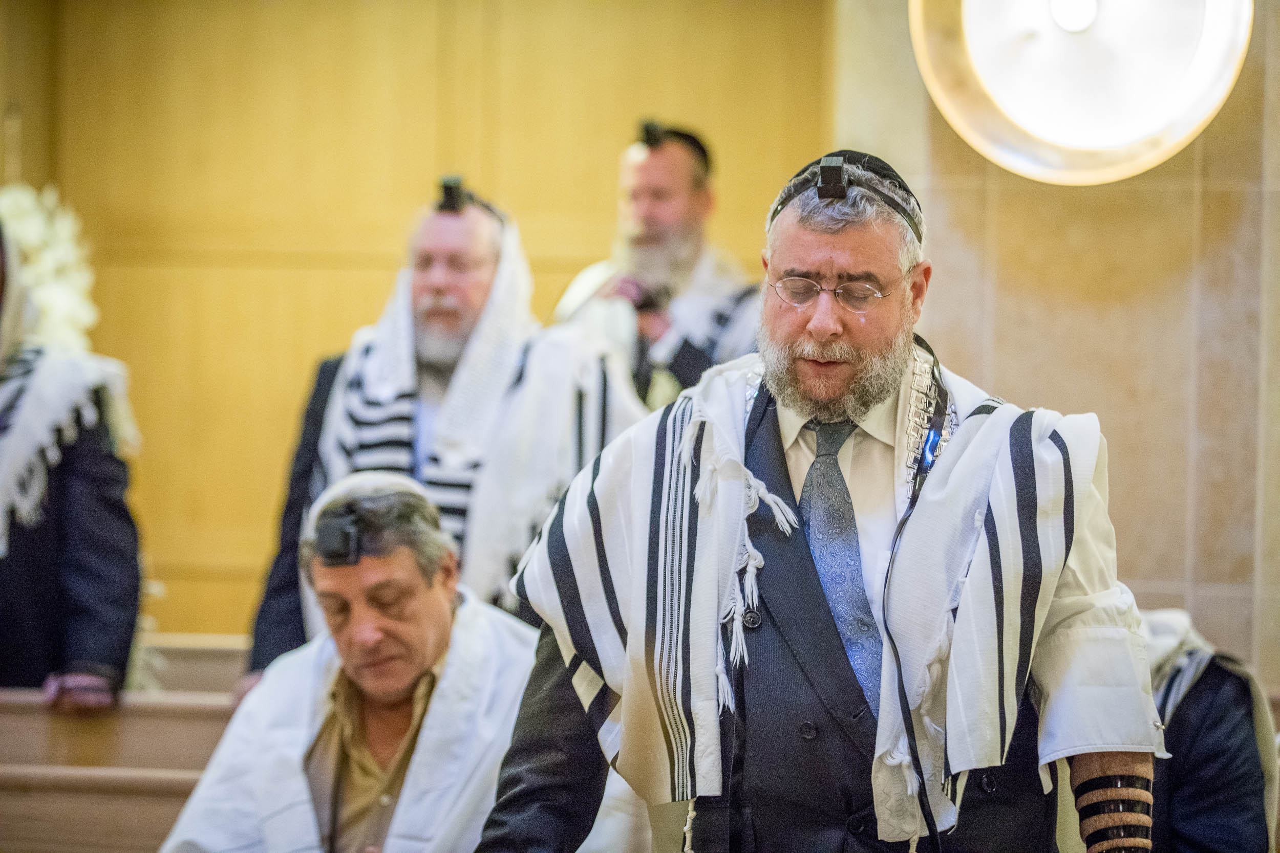 סערת חבישת הכיפה: "יום מצער בתולדות גרמניה" הרב גולדשמיט